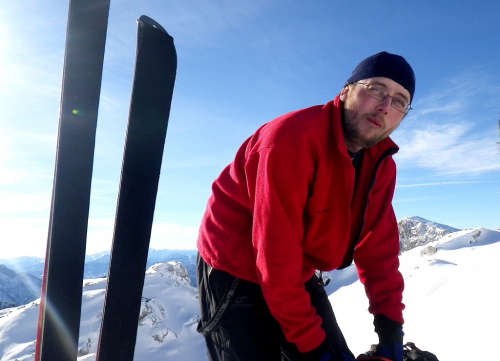 Totes Gebirge, stoupání na Hoch Kogel, Geo odpočívá.