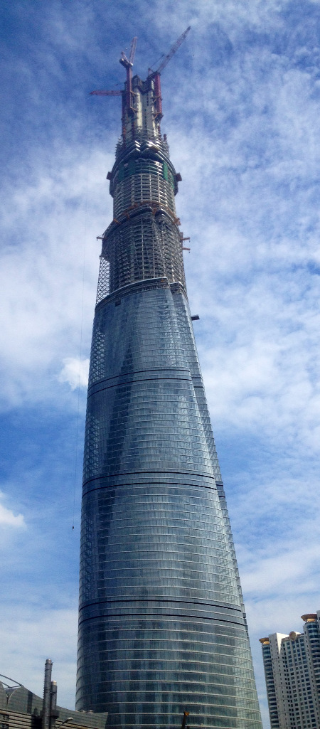 Shanghai Tower během výstavby v roce 2013.