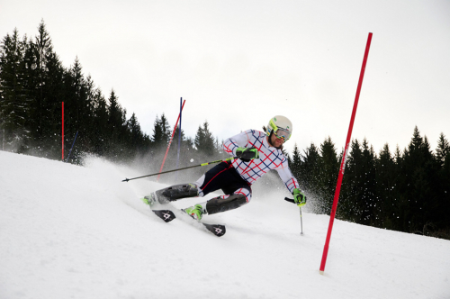 Martin Vráblík trénuje slalom na Razule.