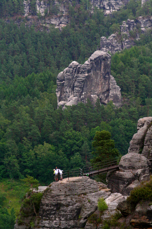 Jižní a západní stěna Talwächter. Fotografováno z Bastei. 