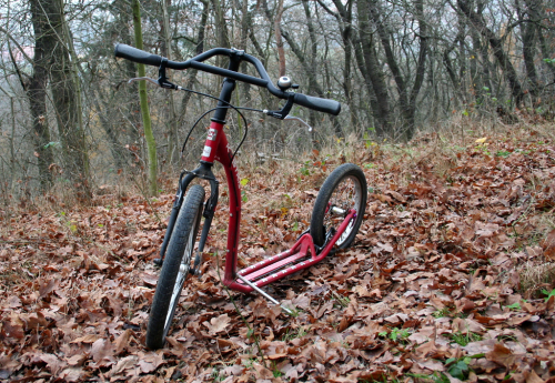 Koloběžka Re-Ha Maxi je odstrojená pro sportovně-turistické účely.