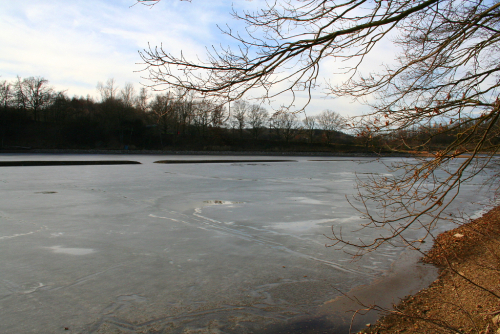 Zamrzlá Hostivařská přehrada.
