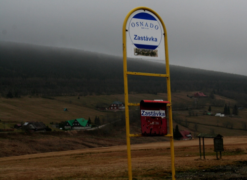 Krkonoše, Pomezní boudy, autobusová zastávka.