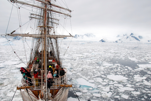 Antarktida z plachetnice.