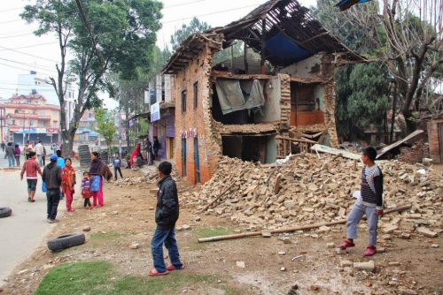 Zemětřesní v Nepálu postihlo také obytné domy.