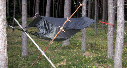 Závěsné lužko DD Hammocks s moskytiérou.