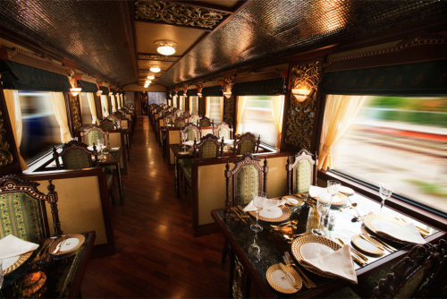 Maharadža Expres. Peacock restaurant (Paví restaurace).