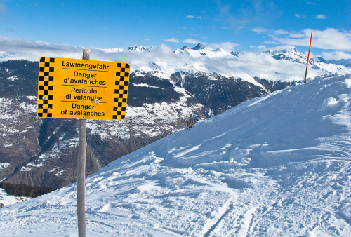 Veysonnaz. Švýcarské varování před lavinami.