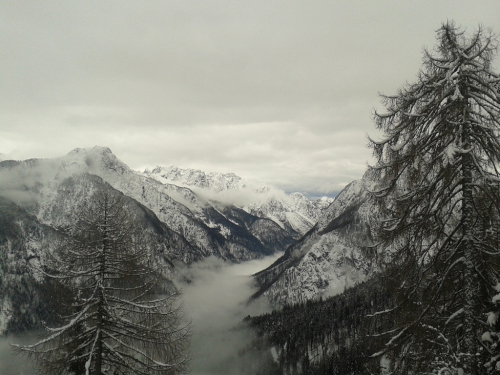 Tarvisio. Údolí řeky Slizza a vrchol Monte Re (1912 m).