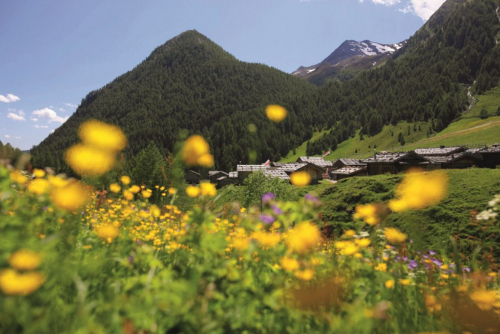 Vesnice Fane Alm poblíž města Brixen (Bressanone).