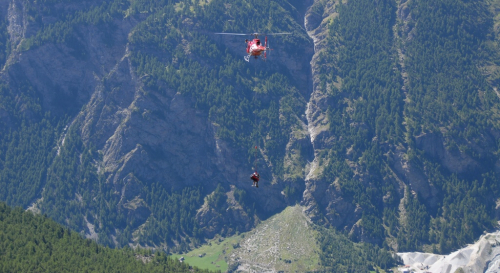 Wallis, záchranná akce s vrtulníkem pod Domhütte.