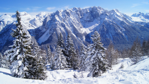 Zimní Dolomity v Itálii.