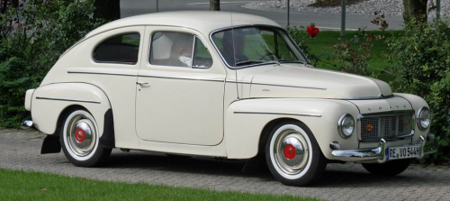 Volvo 544, první auto s tříbodovými bezpečnostními pásy.