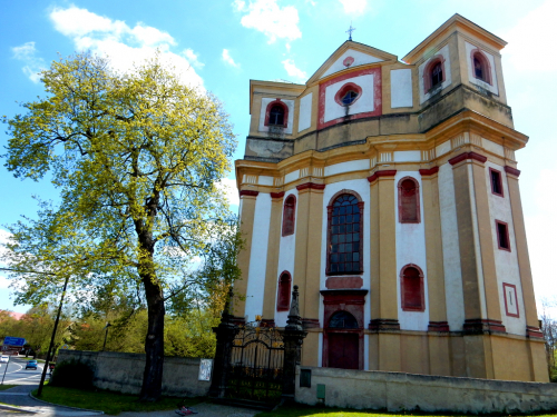 Dubá, kostel Nalezení svatého Kříže.