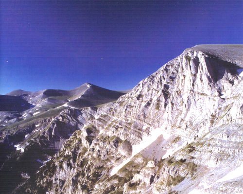 Mytikas (2917 m) v pohoří Olymp je nejvyšším vrcholem Řecka.