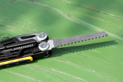 Multitool Leatherman Signal.