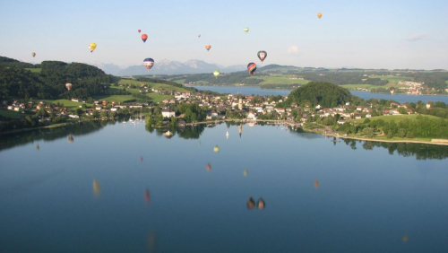 Balony letí nad Mattsee a Obertrumersee.