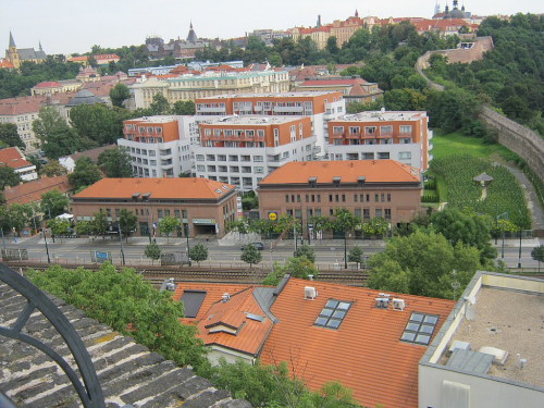 Pražské hradby pod Karlovem a vinice Albertov.