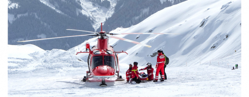 Zásah horských záchranářů s vrtulníkem.