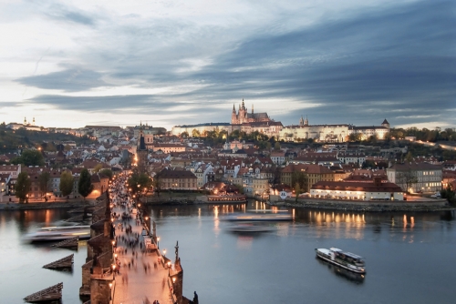 Praha, Karlův most a Hradčany.