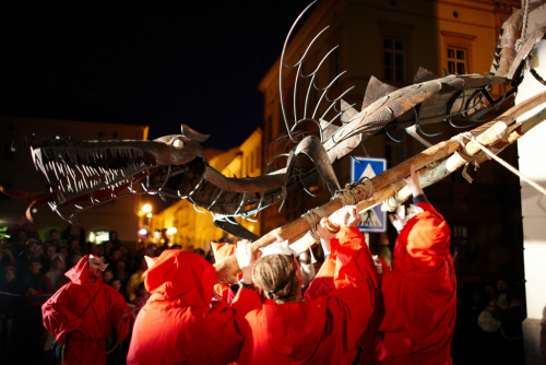 Trutnov, město draka. Už ho nesou!