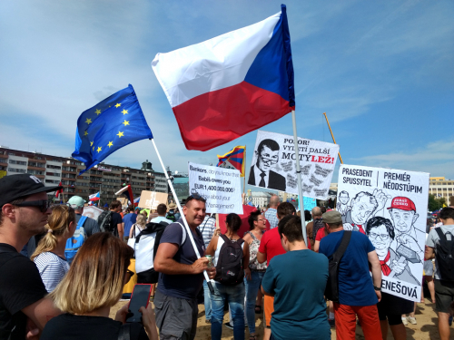 Praha - Letná. Demonstrace proti Miloši Zemanovi a Andreji Babišovi 23.6.2019.