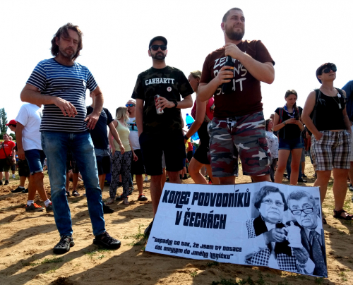 Praha - Letná. Demonstrace proti Miloši Zemanovi a Andreji Babišovi 23.6.2019.