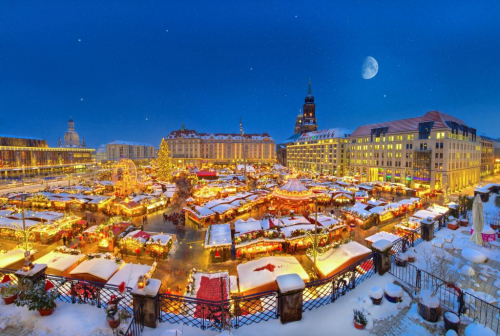 Striezelmarkt Dresden. Vánoční trhy Drážďany.