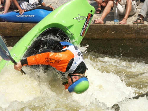 Whitewater freestyle Praha Troja.