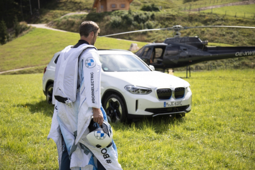 Wingsuit BMW.