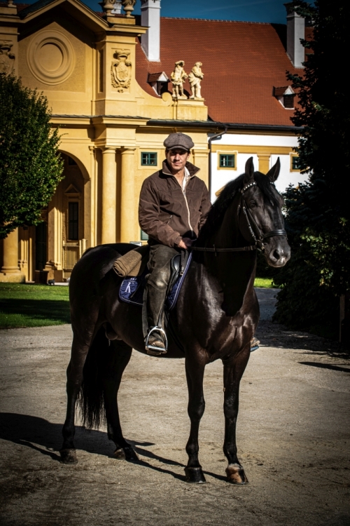 Českem na koňském hřbetu, televizní seriál kůň a člověk.
