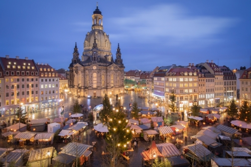 Striezelmarkt Dresden. Vánoční trhy Drážďany.