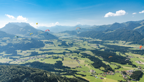 Kaiserwinkl paragliding.