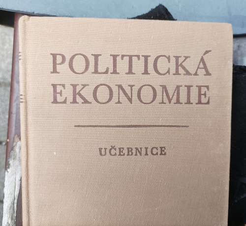 Politická ekonomie.