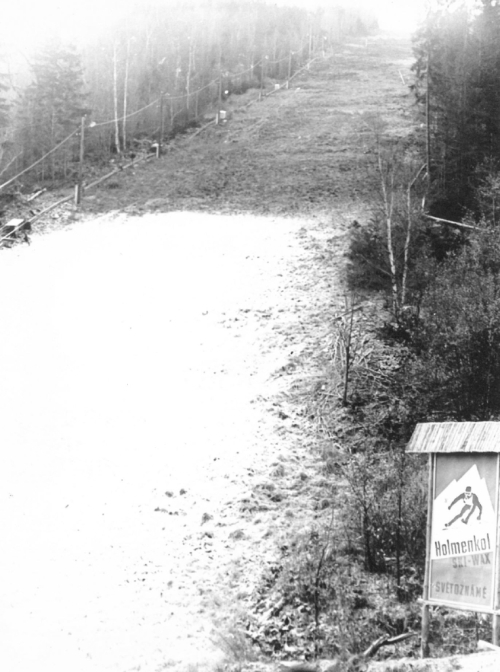 Telnice, první nastříkaný umělý sníh na sjezdovce 1965.