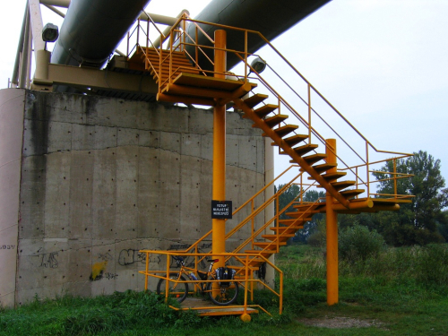 Vltava, Zelčín, lávka.