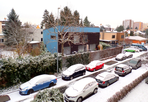 Praha. První sníh.