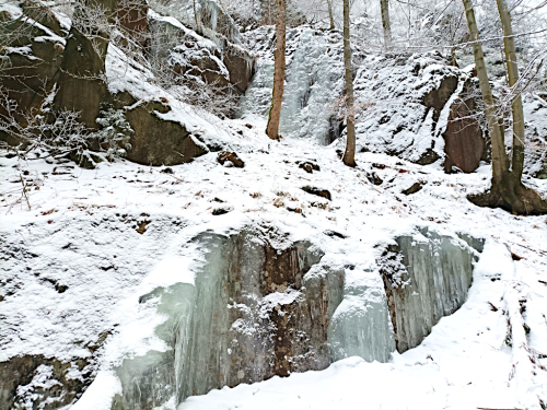 Jizerské hory, ledopády v údolí Štolpich.