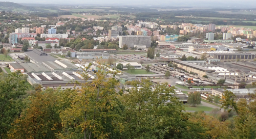 Kopřivnice. Továrna Tatry je dobře vidět z Bezručovy vyhlídky.
