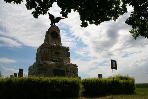 Peruc. Pomník Tří císařů.