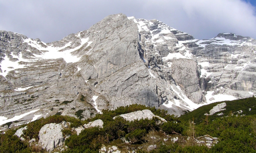 Gesäuse, Hochtor (2369 m). Jižní stěna.